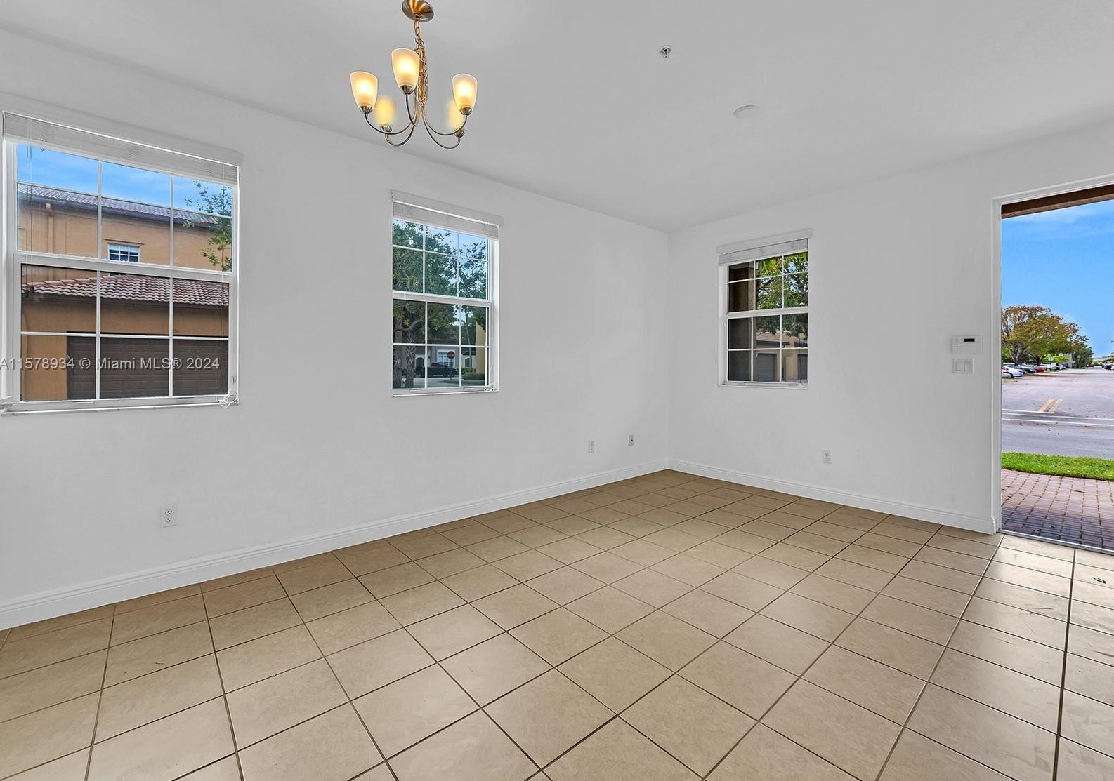 14661 9th St, Hollywood, FL 33027-6133
