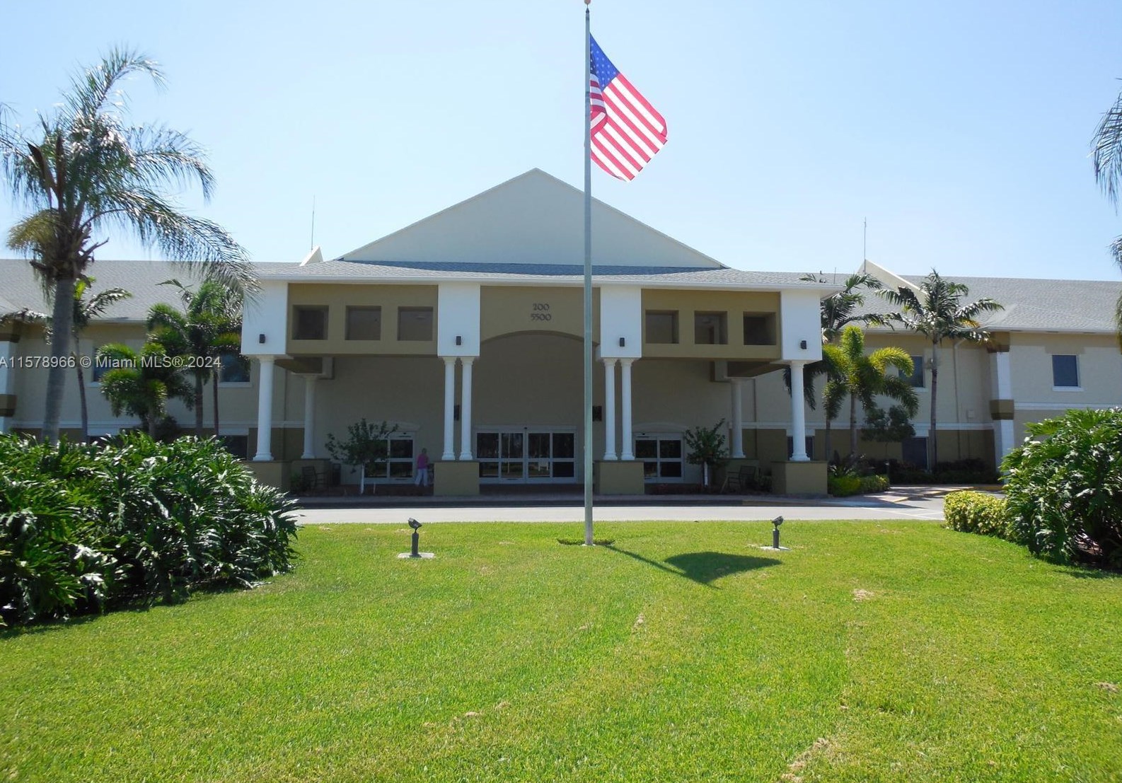 63 Waltham C, West Palm Beach FL  33417-6918 exterior