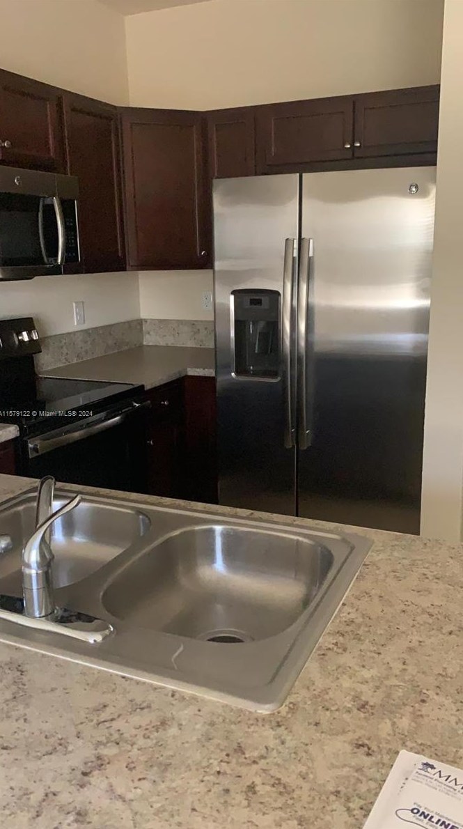 112 28th Ter, Homestead, FL 33033-7272