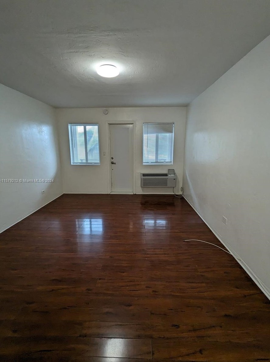 220 Collins Ave #4b, Miami Beach, FL 33139