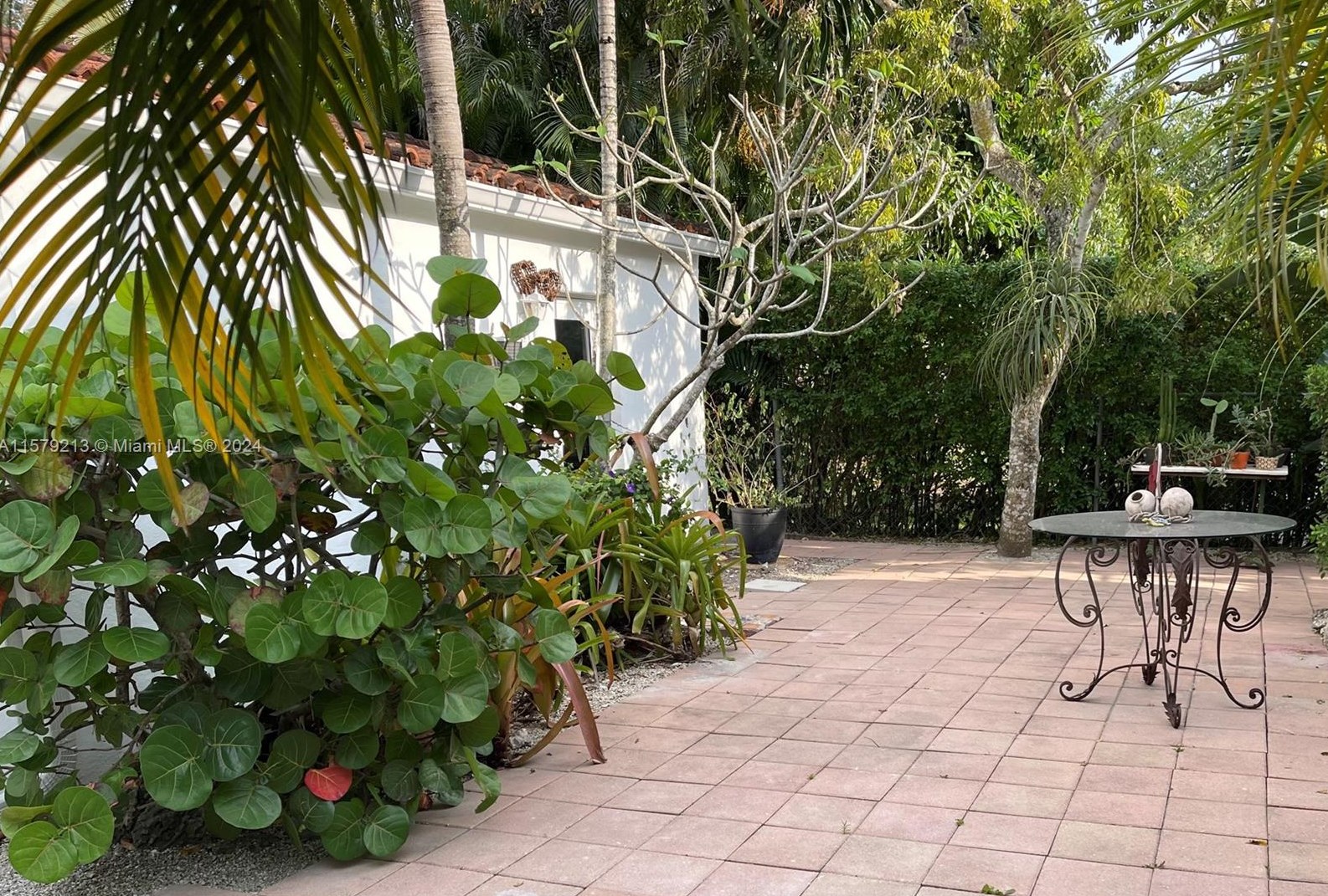 1005 Cortez St, Miami, FL 33134-2511