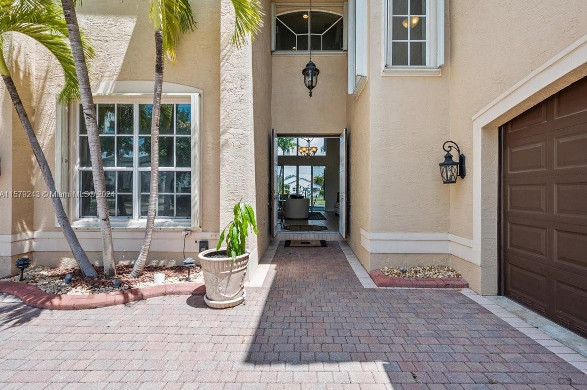 18553 49 St, Hollywood FL  exterior