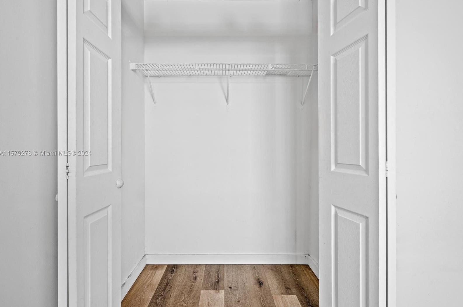 7930 Tatum Waterway Dr, Miami FL 33141-1911 exterior