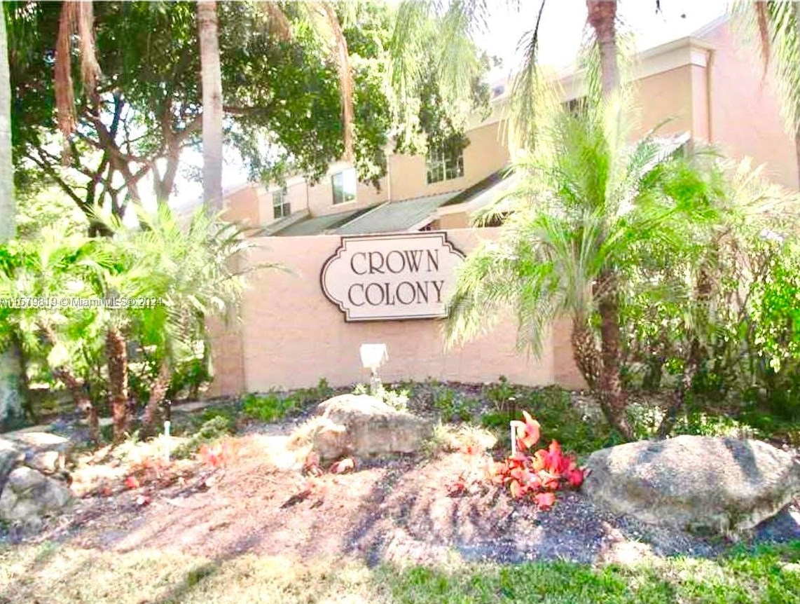 2936 Belmont Ln, Hollywood, FL 33026-3739