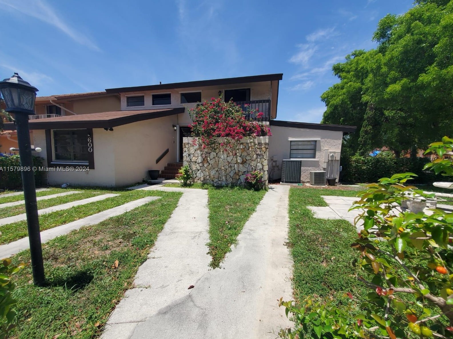 600 89th Ct, Miami, FL 33174-2340
