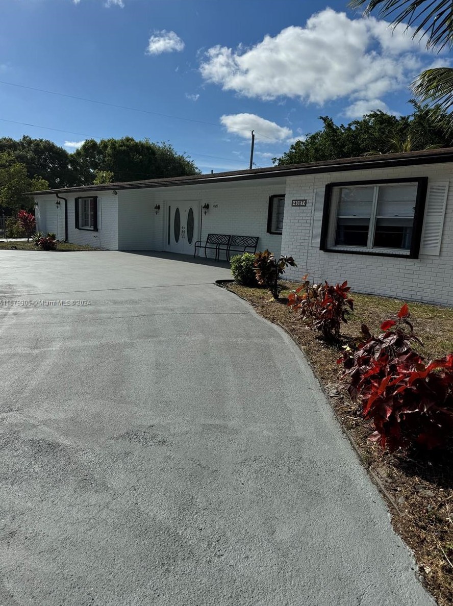 4027 Pot O Gold St, West Palm Beach, FL 33406-4891