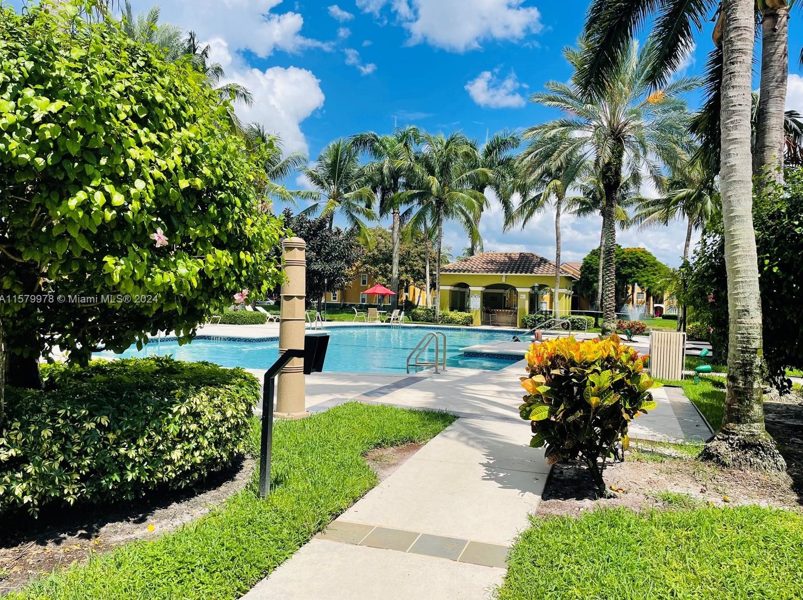 2201 Preserve Way, Hollywood FL  33025-6585 exterior