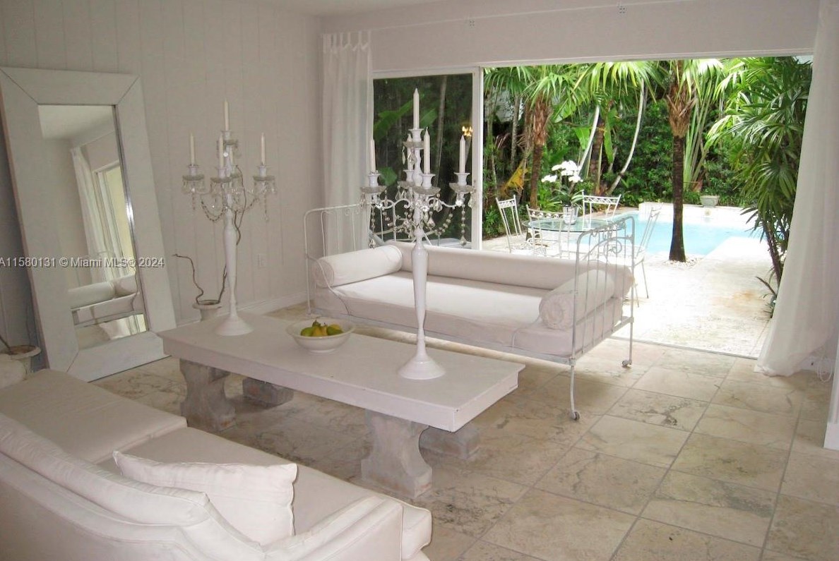 3645 Palmetto Ave, Miami, FL 33133-6220