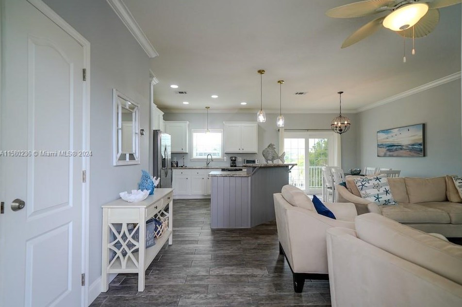 121 Venetian Dr #1, Plantation Key, FL 33036