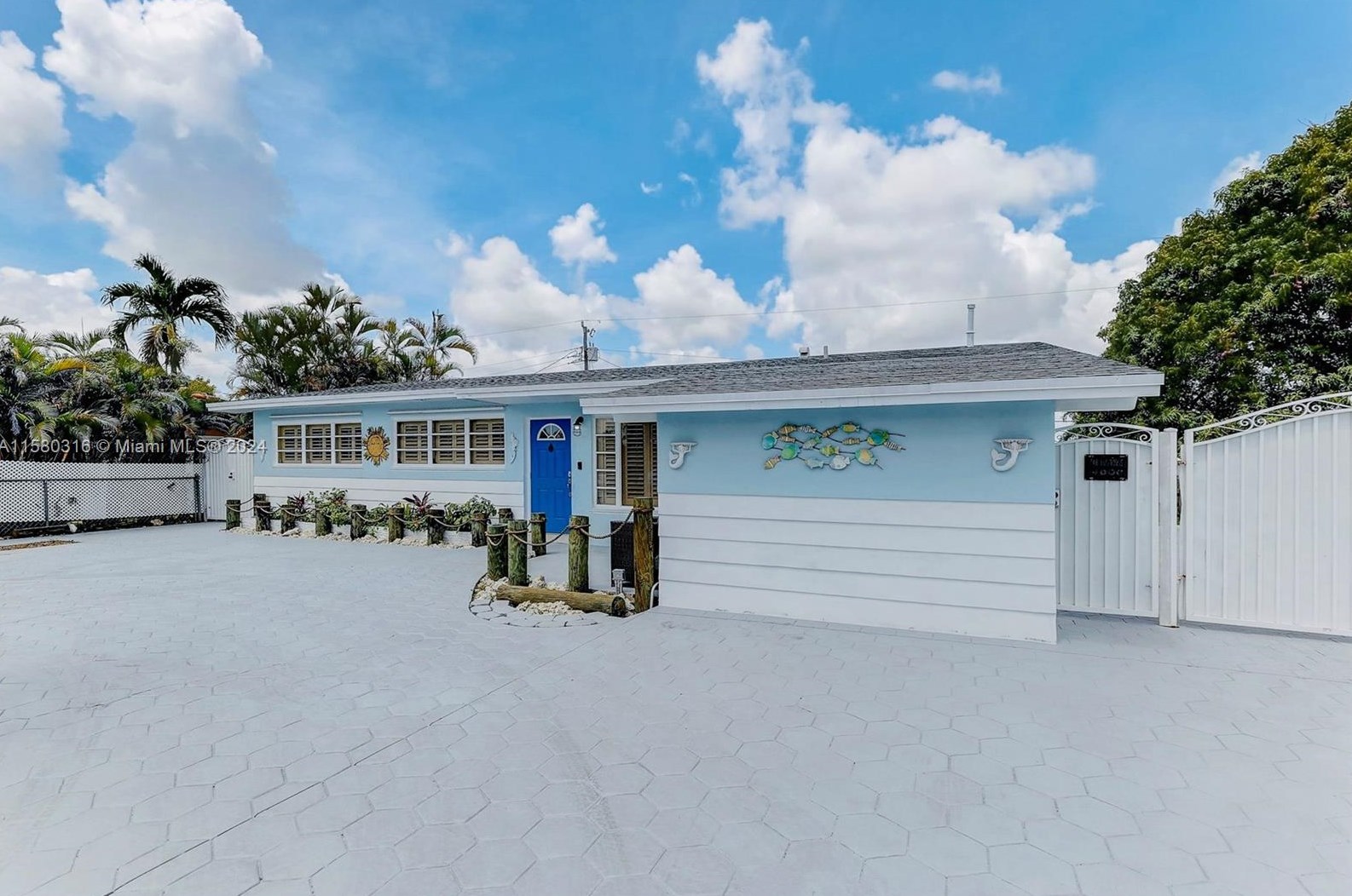 4660 W 8th Ct, Hialeah, FL 33012