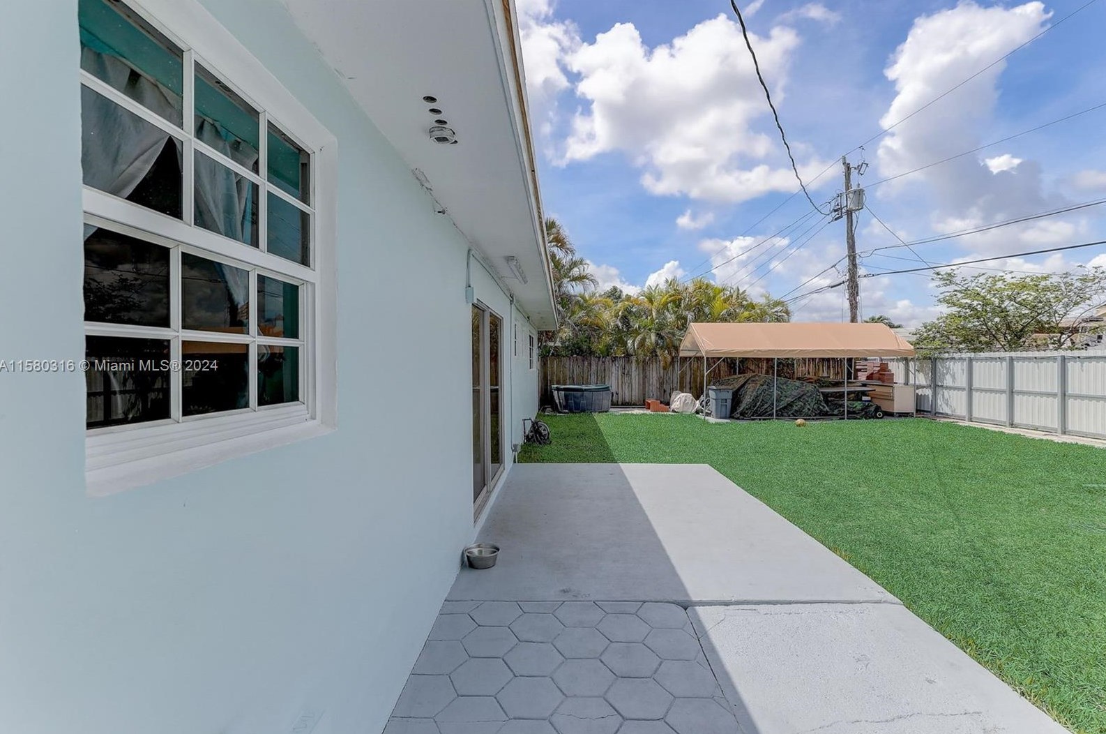 4660 8th Ct, Hialeah FL  33012-3512 exterior