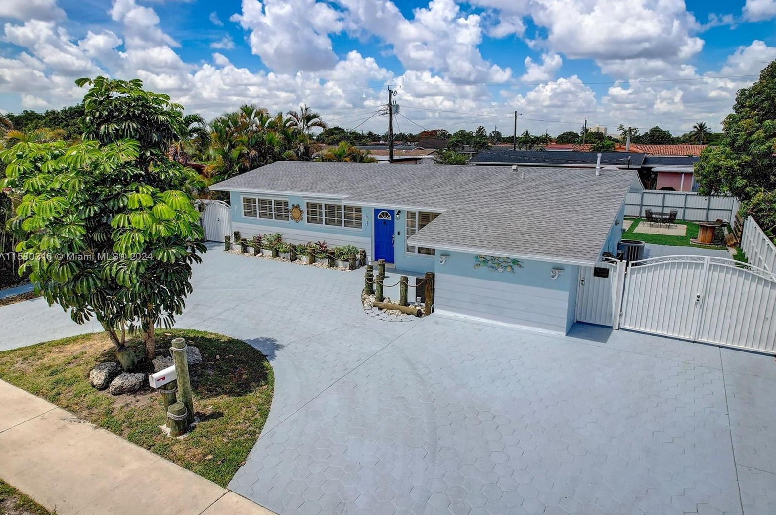 4660 8th Ct, Hialeah FL  33012-3512 exterior