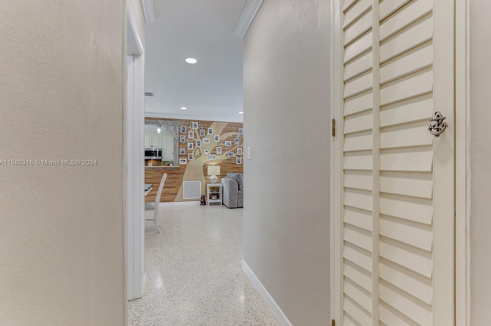 4660 8th Ct, Hialeah FL  33012-3512 exterior