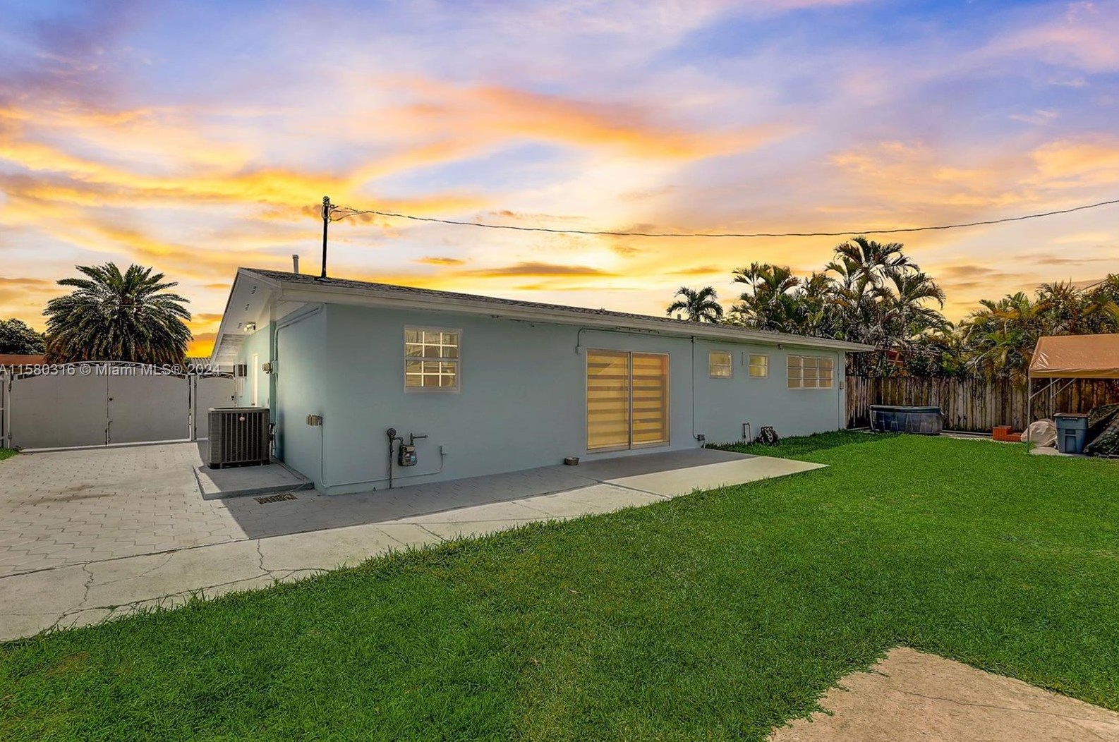 4660 8th Ct, Hialeah FL  33012-3512 exterior