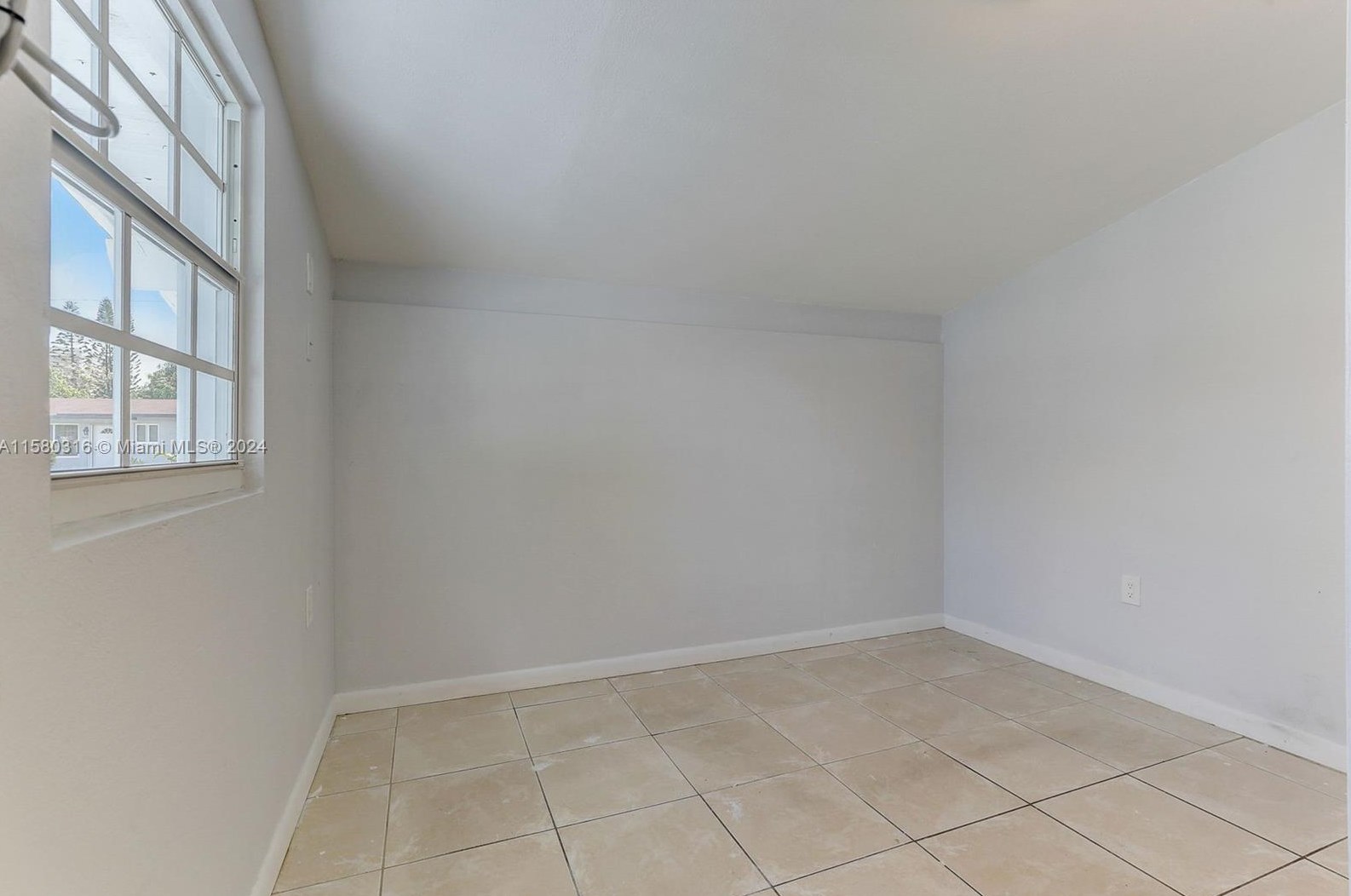 4660 8th Ct, Hialeah FL  33012-3512 exterior