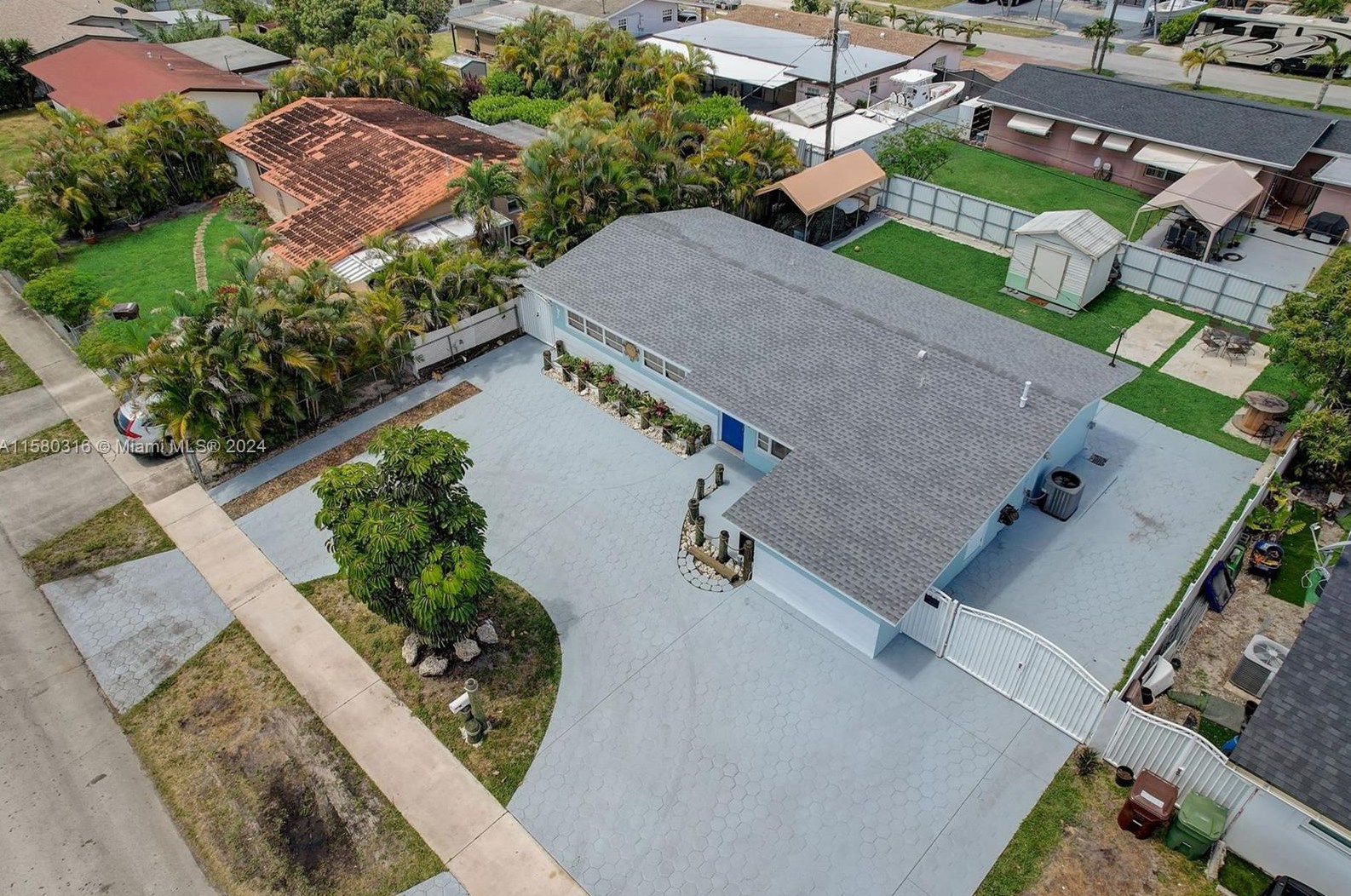 4660 8th Ct, Hialeah FL  33012-3512 exterior