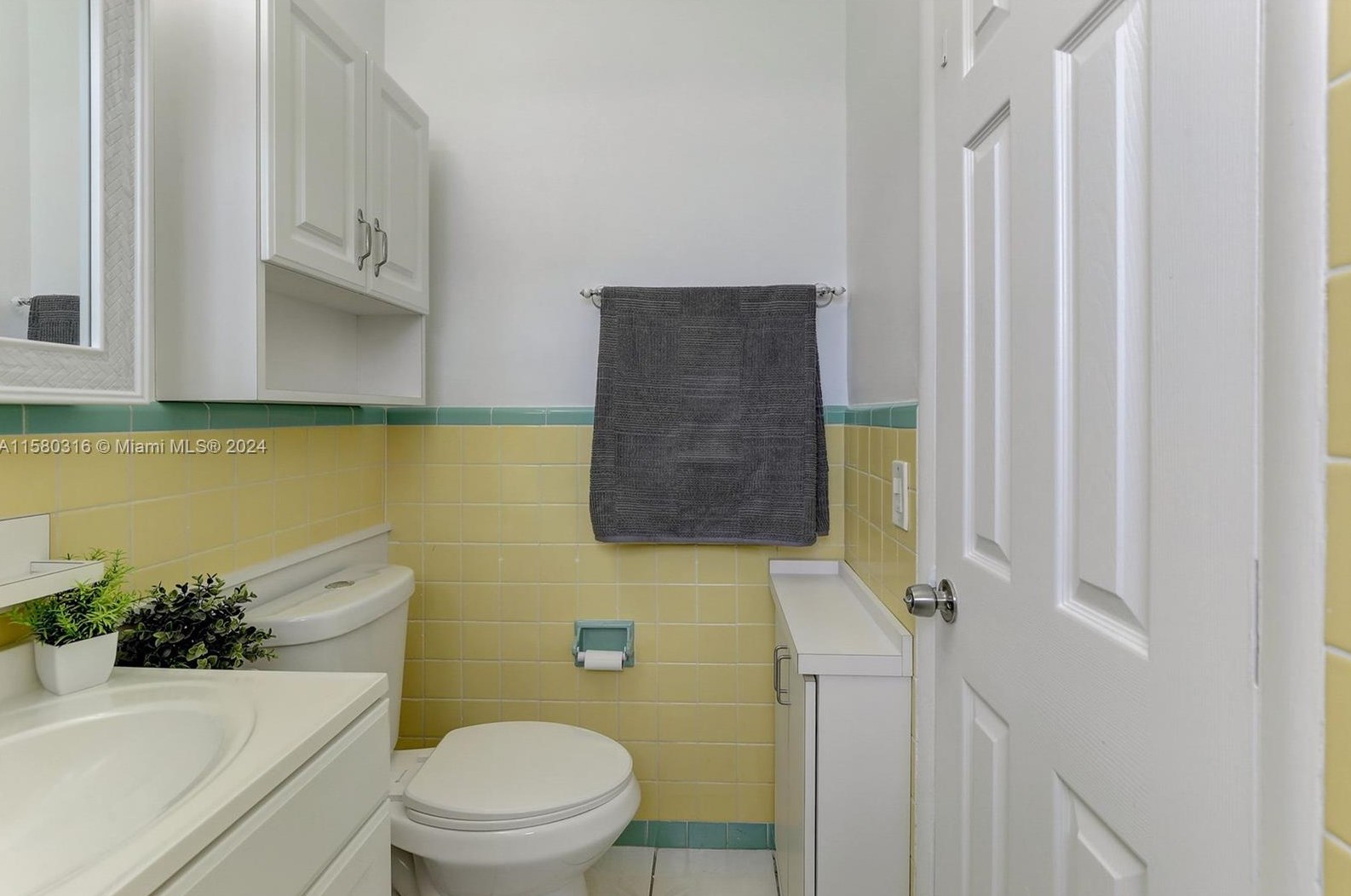 4660 8th Ct, Hialeah FL  33012-3512 exterior