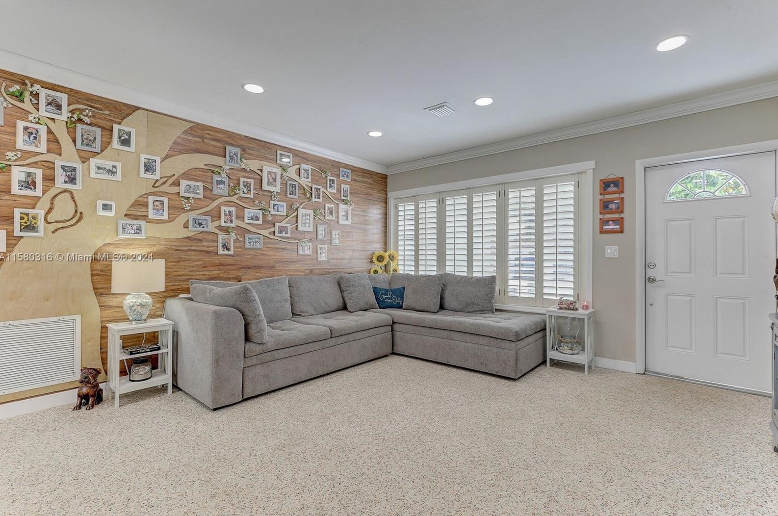 4660 8th Ct, Hialeah FL  33012-3512 exterior