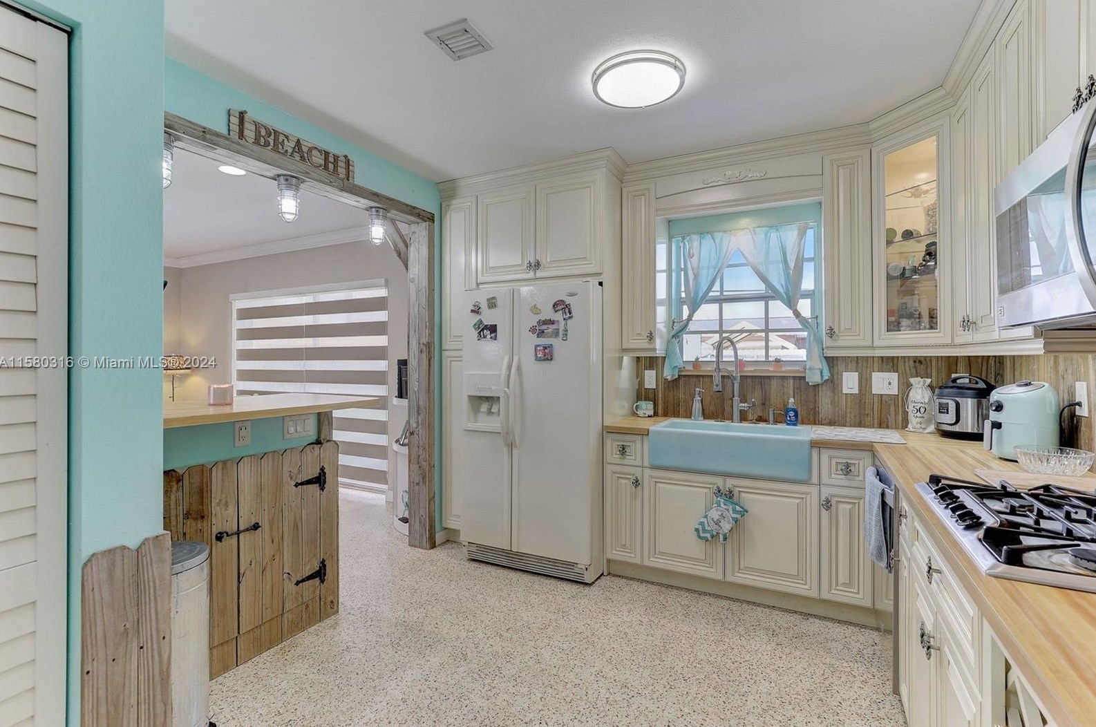 4660 8th Ct, Hialeah FL  33012-3512 exterior