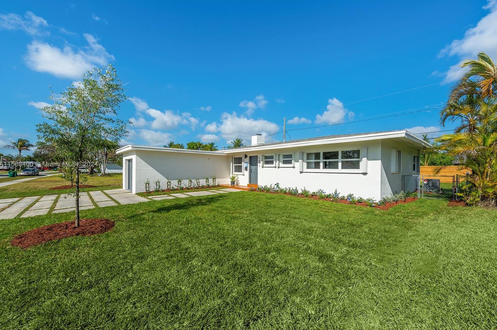 9411 Jamaica Dr, Miami, FL 33189