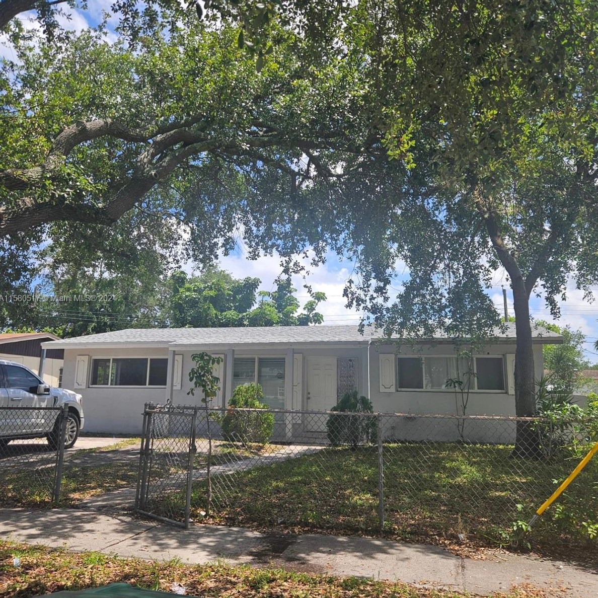 1050 58th St, Miami, FL 33127-1324