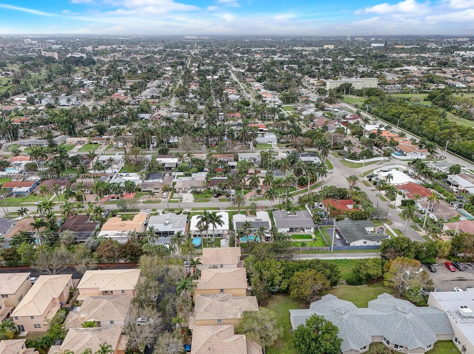 1261 Hayes St, Hollywood, FL 33019-3139