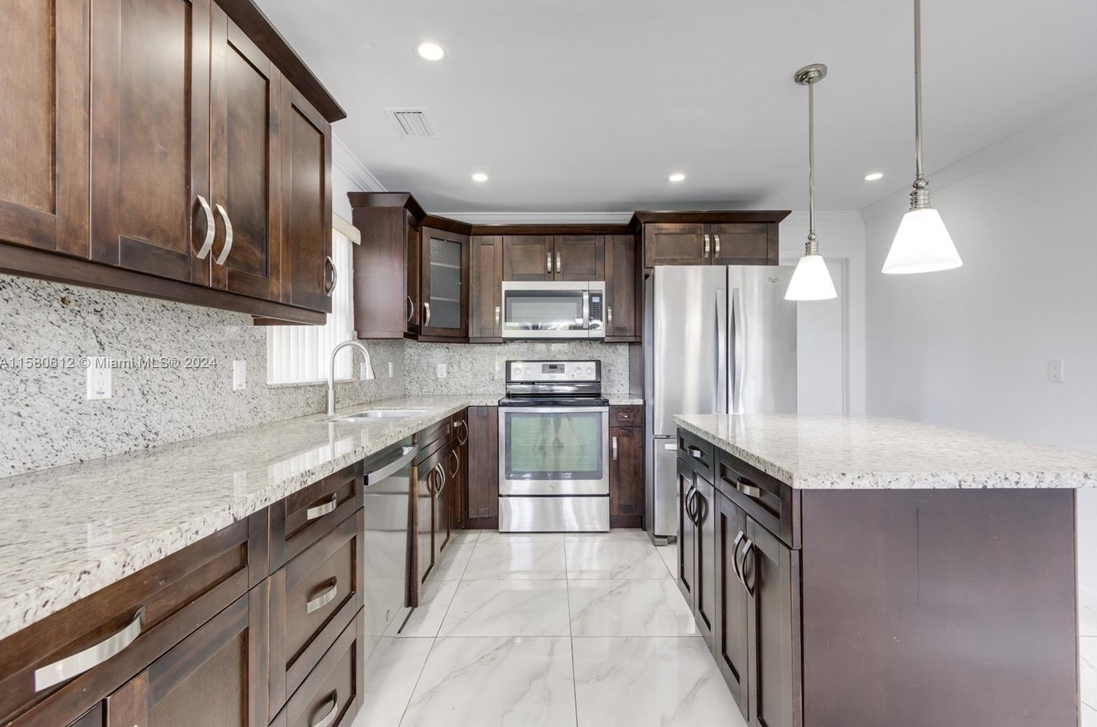 221 46th Ave, Hollywood FL 33023-5540 exterior