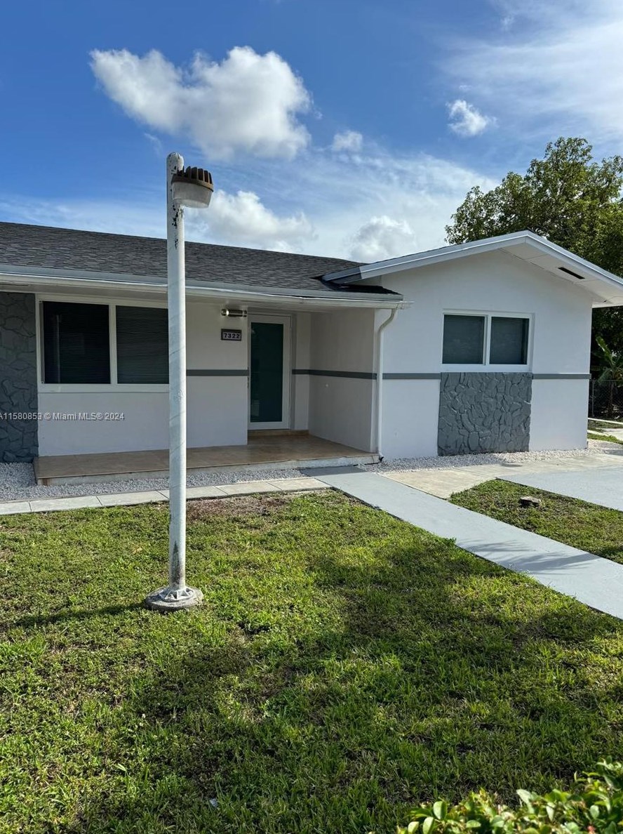 7320 3rd St, Miami, FL 33126-4212