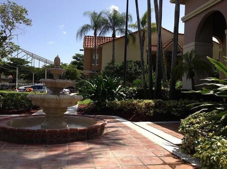 18350 Nw 68th Ave #i., Hialeah, FL 33015