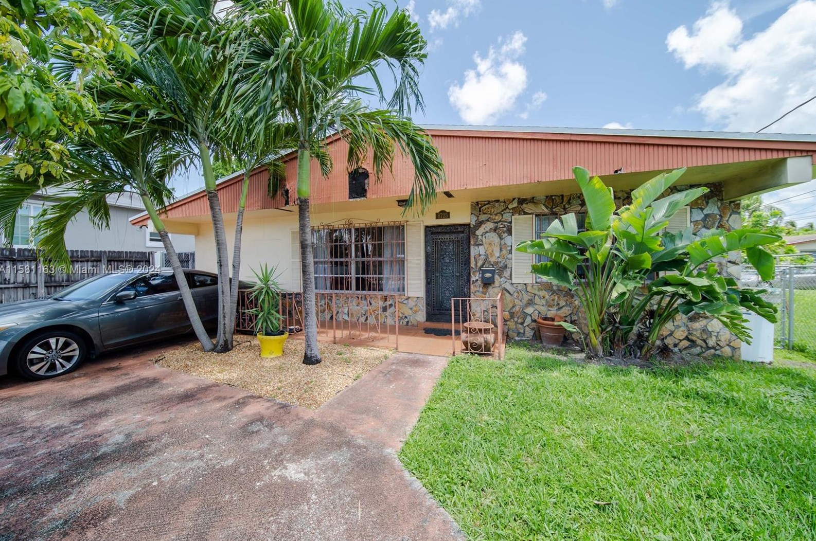 8725 34th St, Miami, FL 33165-4202