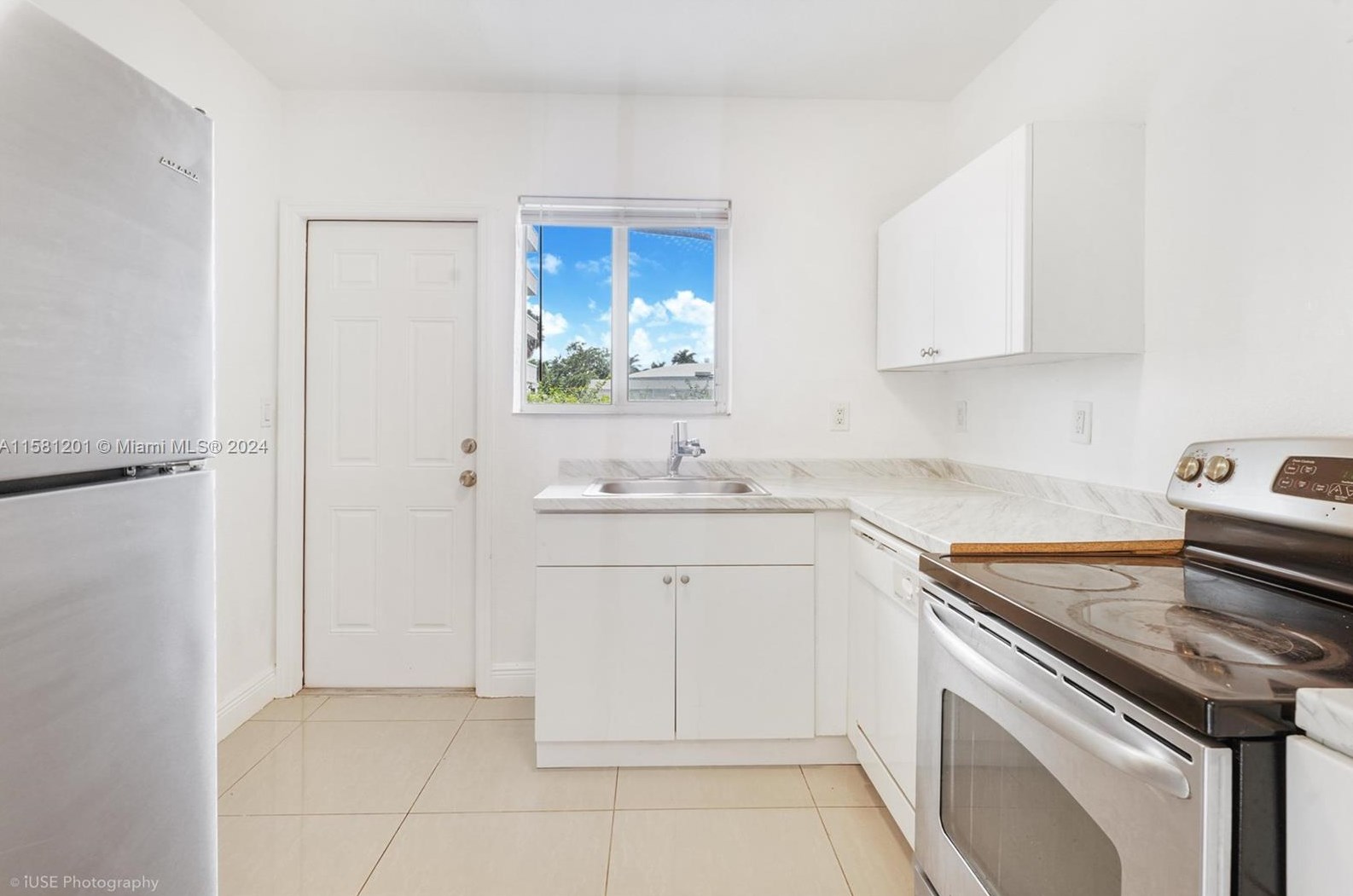 1050 98th St, Miami, FL 33138-2506