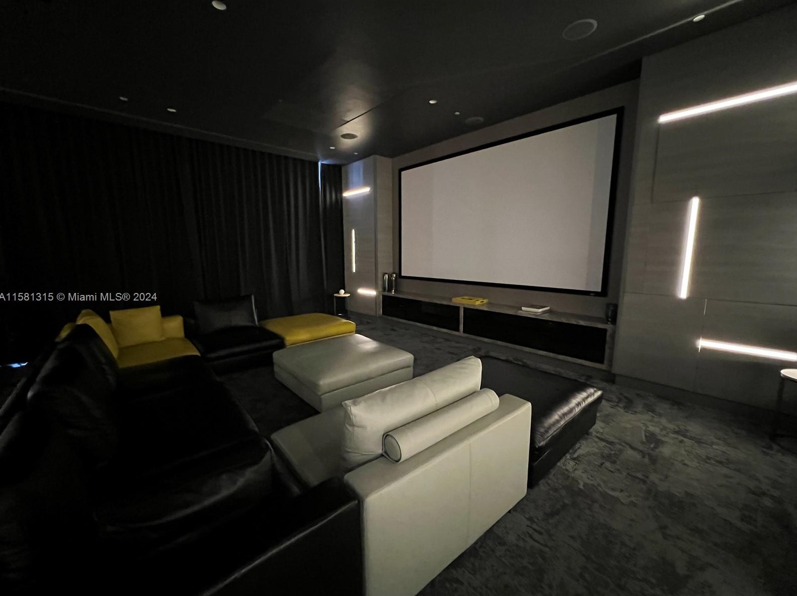 55 9th St, Miami FL 33132-1714 exterior