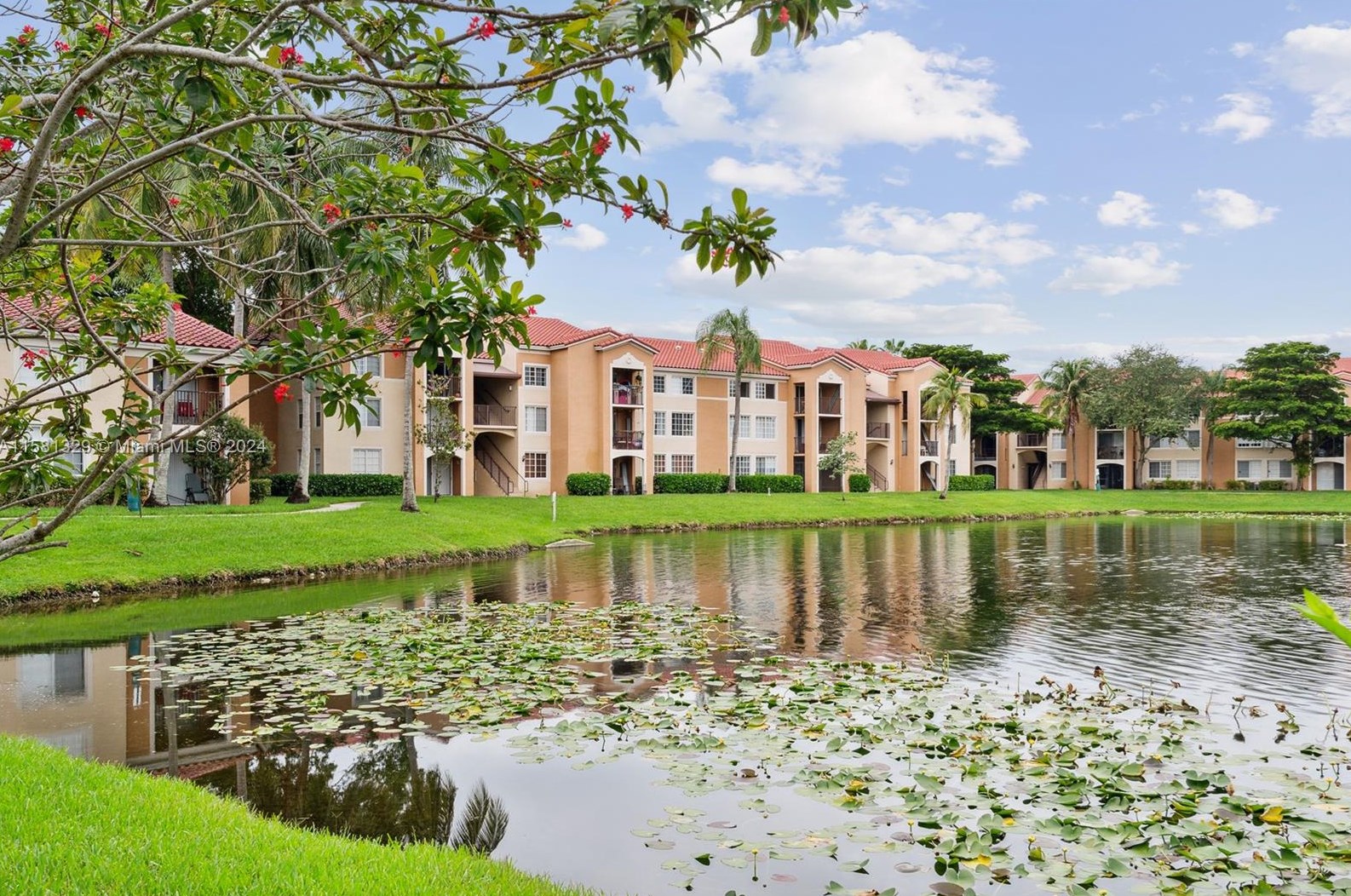 2123 Renaissance Blvd, Hollywood FL  33025-5675 exterior