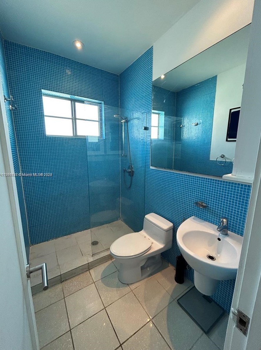 1045 Lenox Ave, Miami Beach FL  33139-4874 exterior