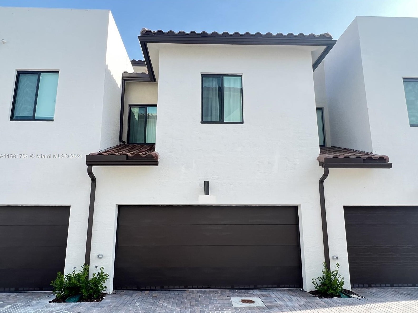 8224 43rd St, Miami, FL 33166-4213