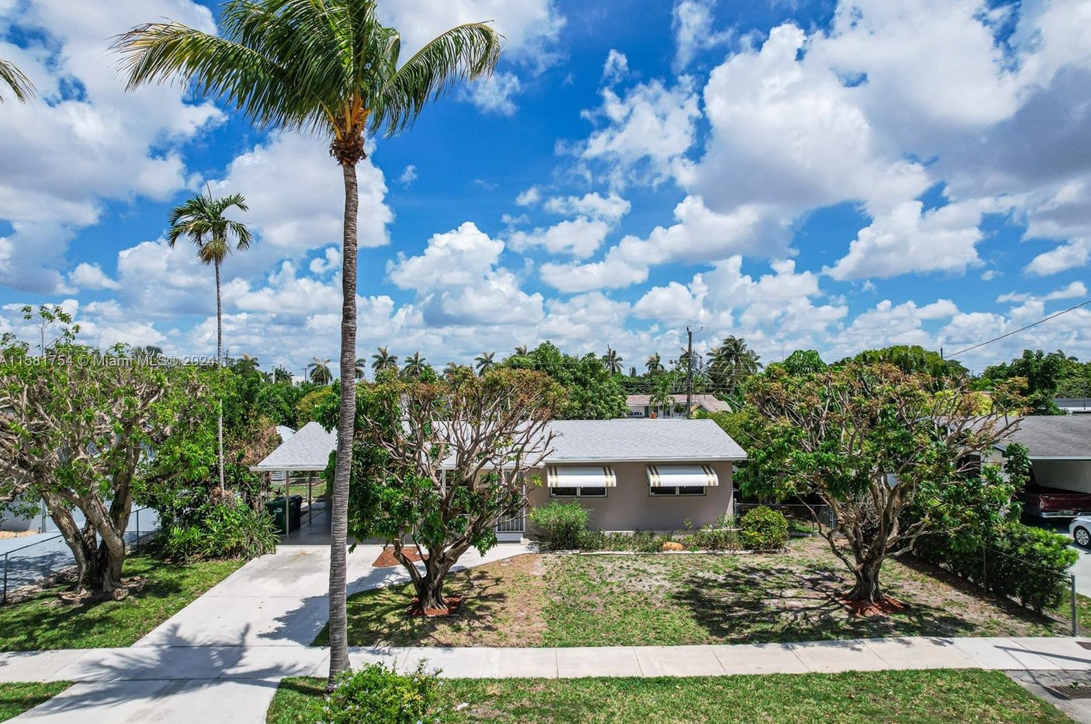 10501 50th St, Miami, FL 33165-6229