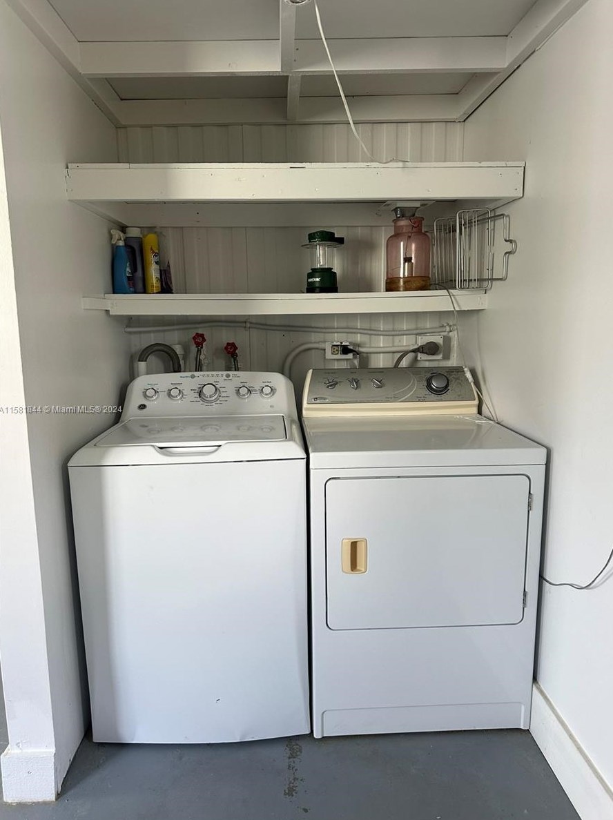 912 Silver Cir, Key Largo FL  33037-3844 exterior