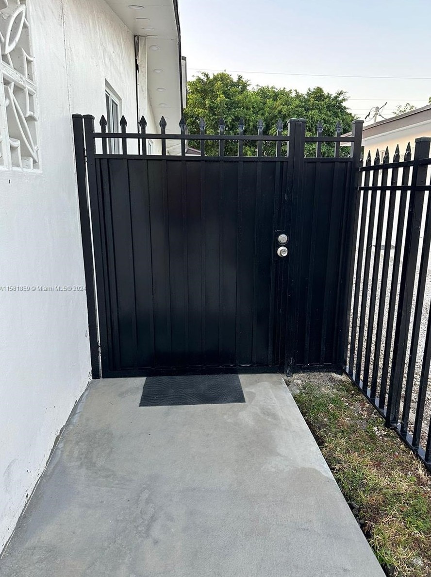 1085 W 23rd St #1087, Hialeah, FL 33010