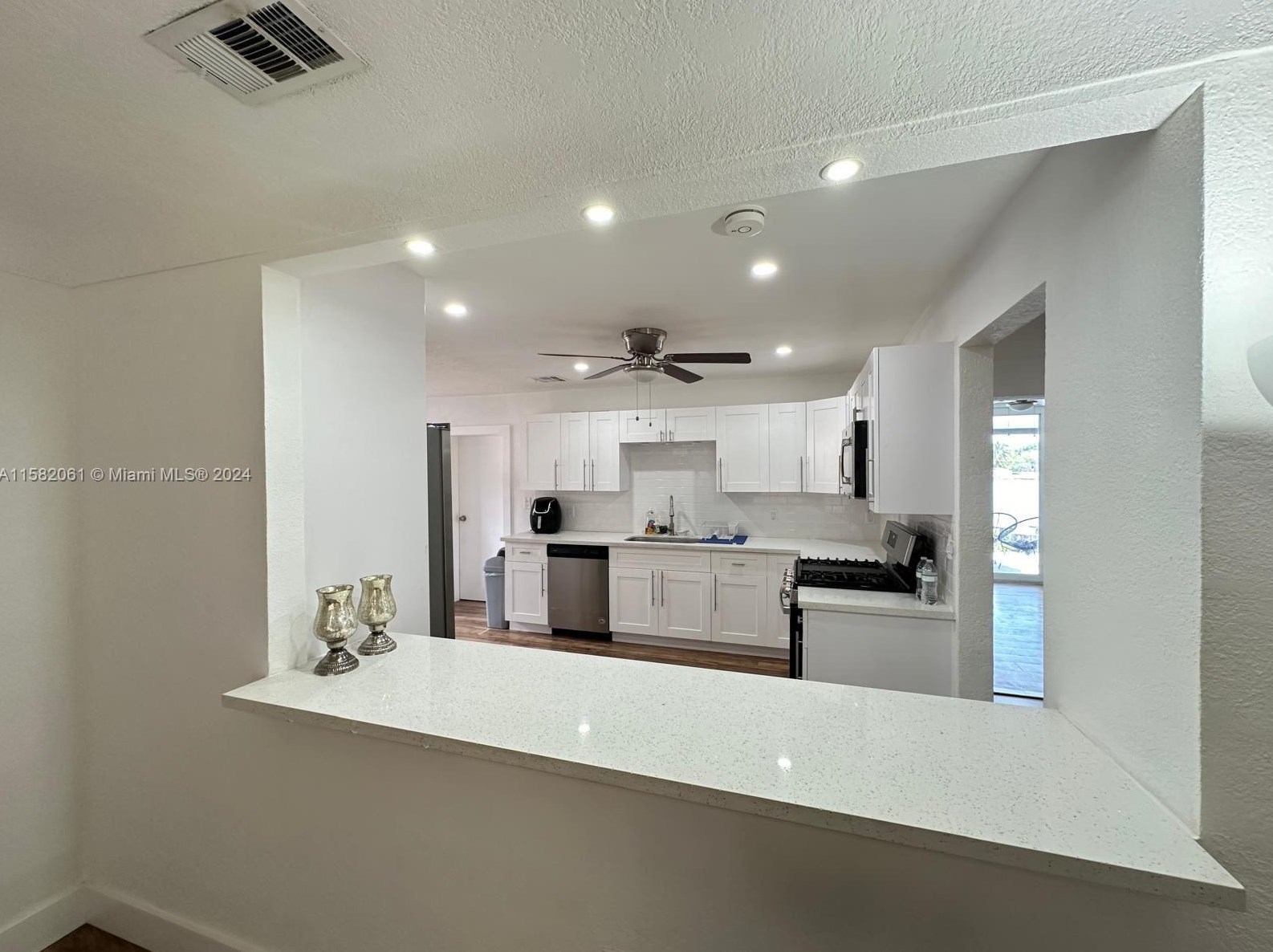 6756 Dogwood Dr, Hollywood FL 33023-4849 exterior