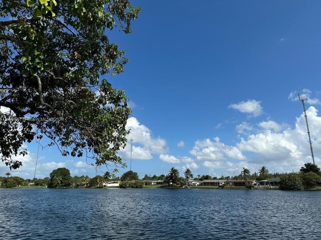 6756 Dogwood Dr, Hollywood FL 33023-4849 exterior