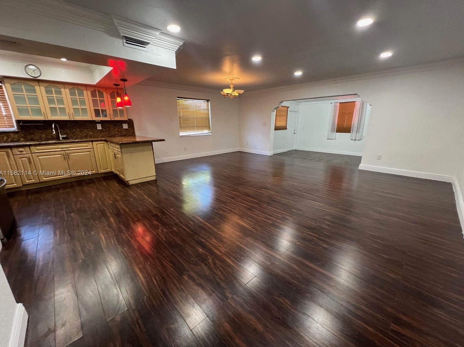 1820 W 72nd Pl, Hialeah, FL 33014