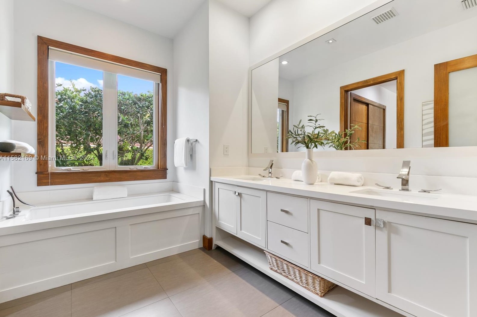 5764 54 Ter, Miami FL 33165-6728 exterior