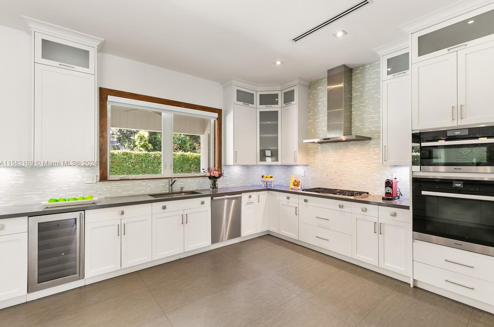 5764 54 Ter, Miami FL 33165-6728 exterior