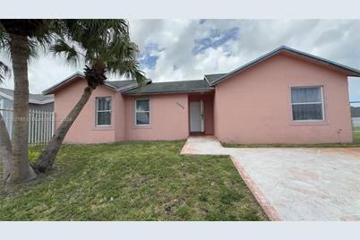 12555 SW 211th Ter - Photo 1