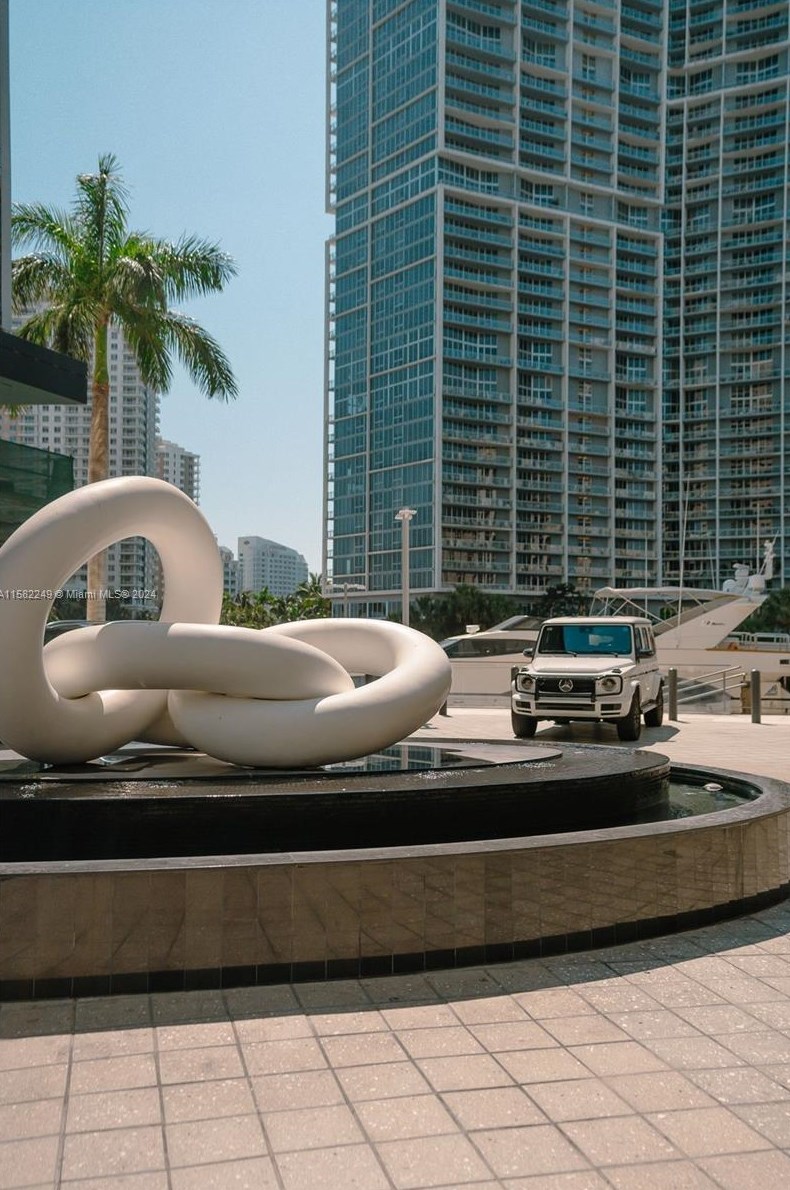 200 Biscayne Boulevard Way, Miami FL 33131-2154 exterior