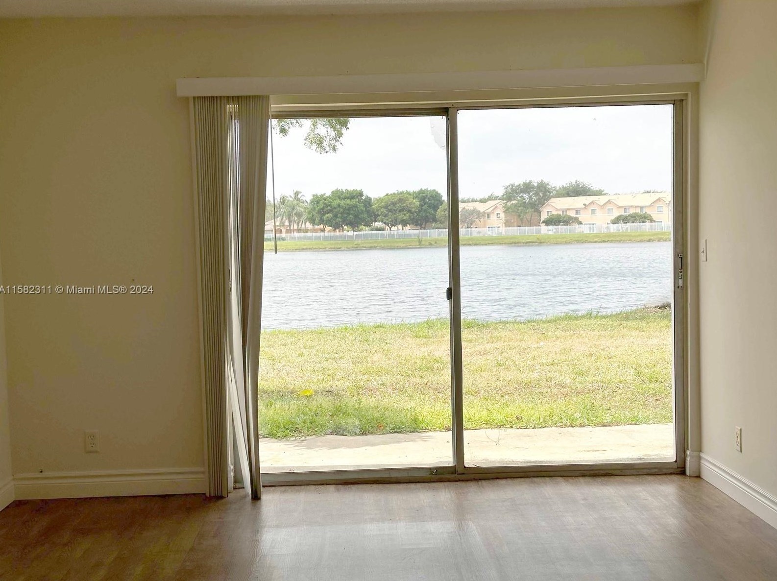 8600 Sherman Cir, Hollywood, FL 33025-2044
