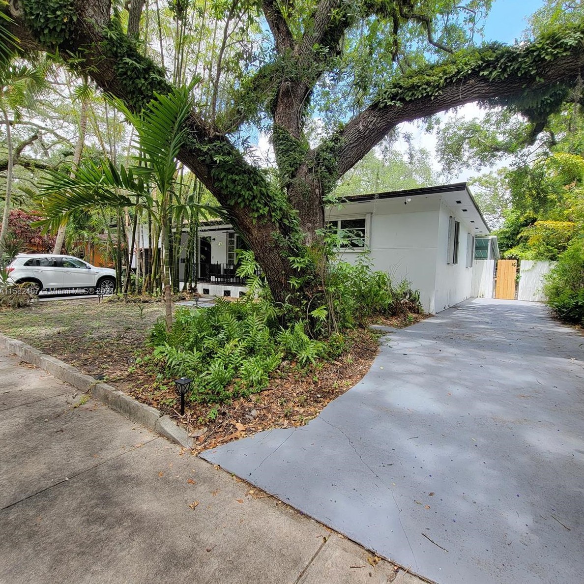 1775 137th Ter, Miami, FL 33181-1311