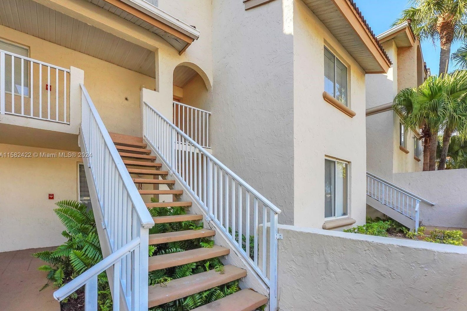 20202 Glenmoor Dr, West Palm Beach, FL 33409-2819