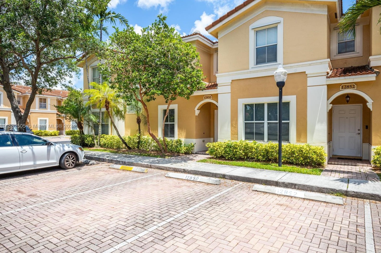 12850 31st Ct, Hollywood, FL 33027-5332