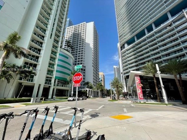 170 14th St, Miami FL 33131-3334 exterior